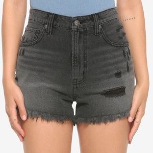 5 for $15 🦋 HOT TOPIC | Ultra Hi-Rise Vintage Cut-Off Shorts in Black